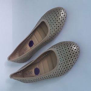 Flat shoes in soft gold/ new